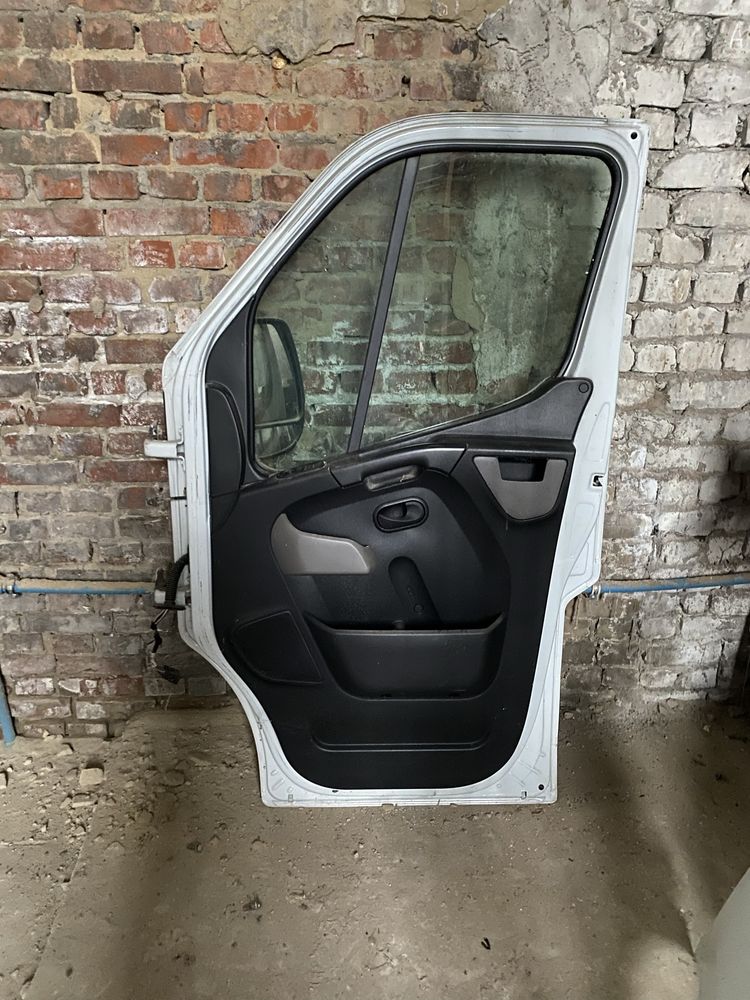 Передні двері Renault Master3