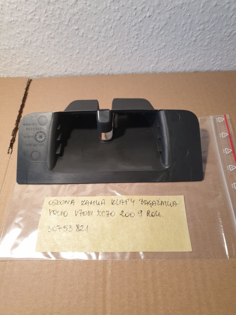 osłona zamka tylnej klapy volvo V70 XC70 2009 rok