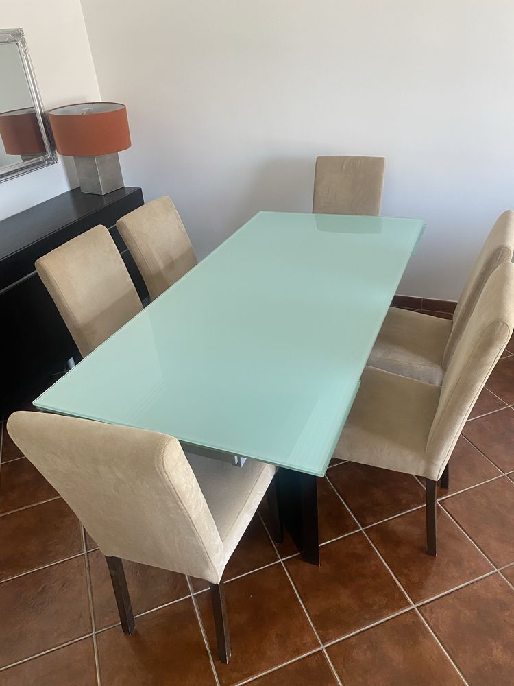 Mesa de jantar com 6 cadeiras – madeira de qualidade, excelente estado