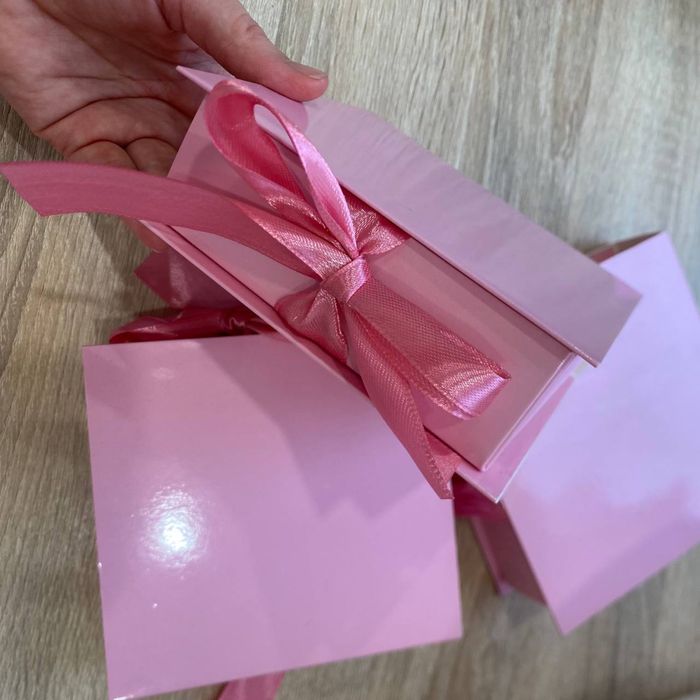 Подарункова коробка з стрічкою 13*12,5 см