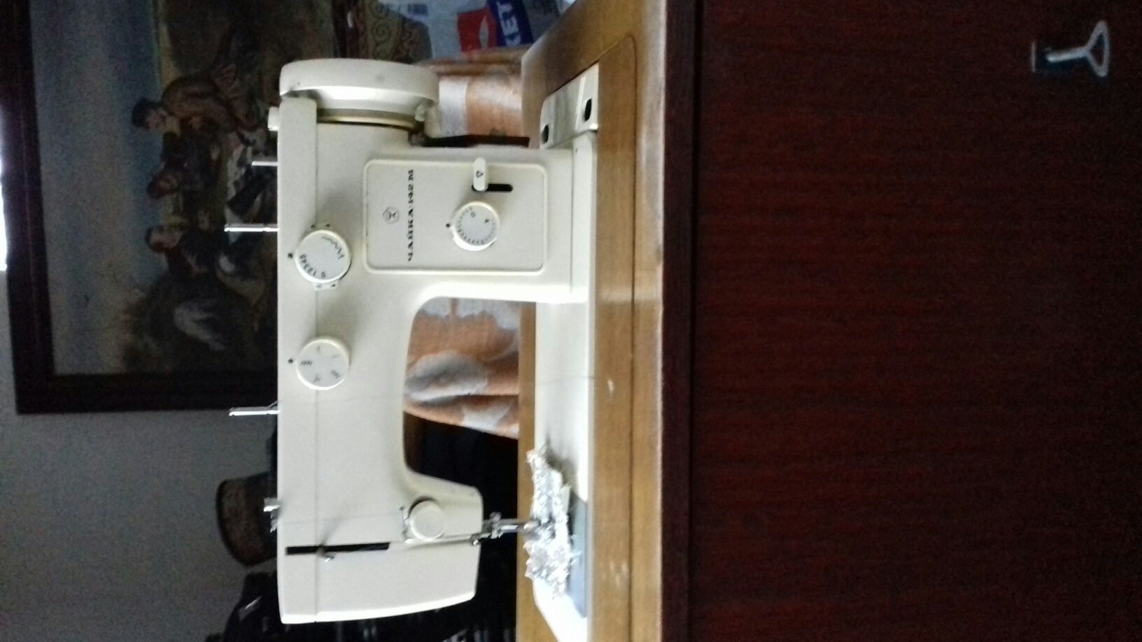 2 швейні машинки - Польська ножна "Лучник " та Чайка142 електро.