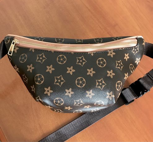 Жіноча сумка - бананка  в стилі Louis Vuitton .