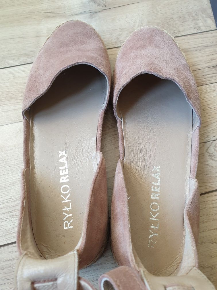 Espadryle z zapięciem na kostce Ryłko