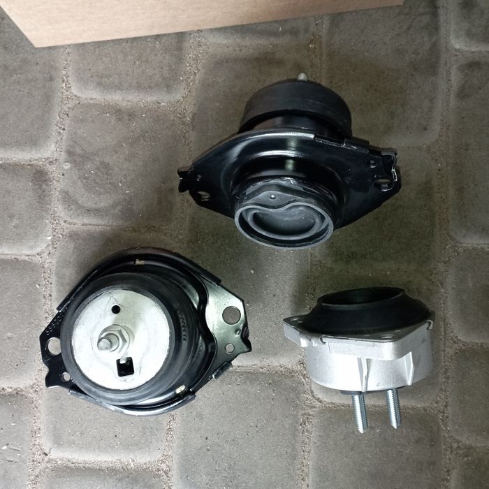 Подушка двигуна Jeep Grand Cherokee WK2 Dodge Durango