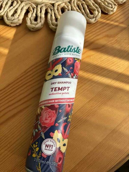 Suchy szampon do włosów Batiste Tempt - różano-orientalna pokusa