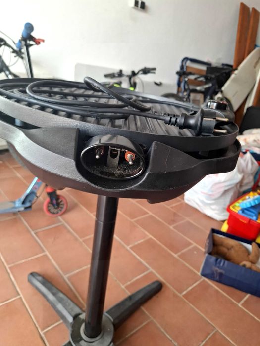 Grelhador eletrónico com pés
