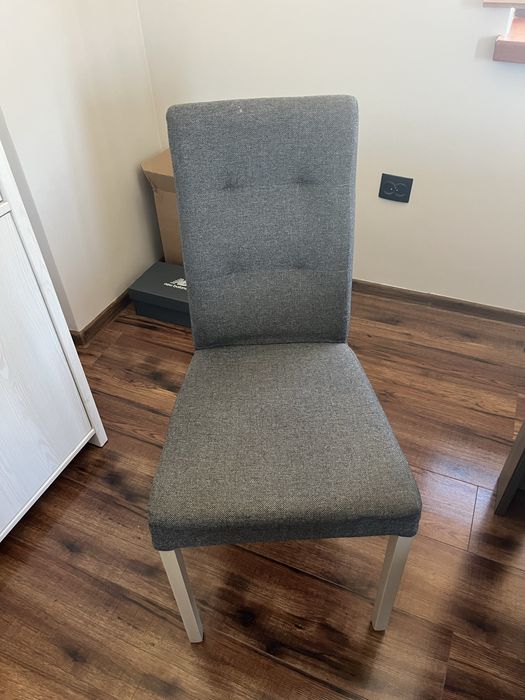 Komplet krzeseł tapicerowanych