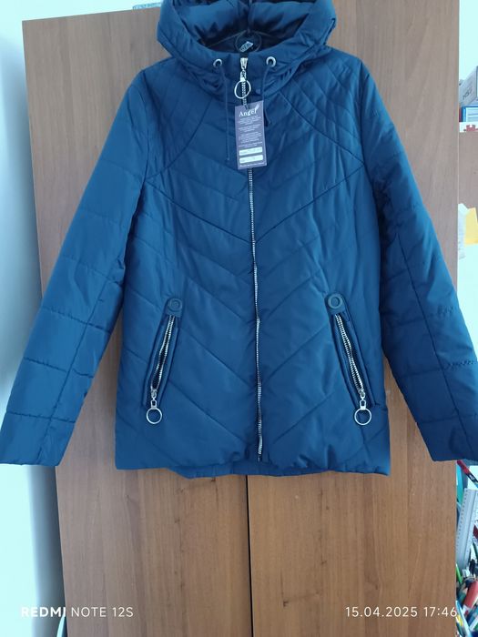 Нова жіноча куртка