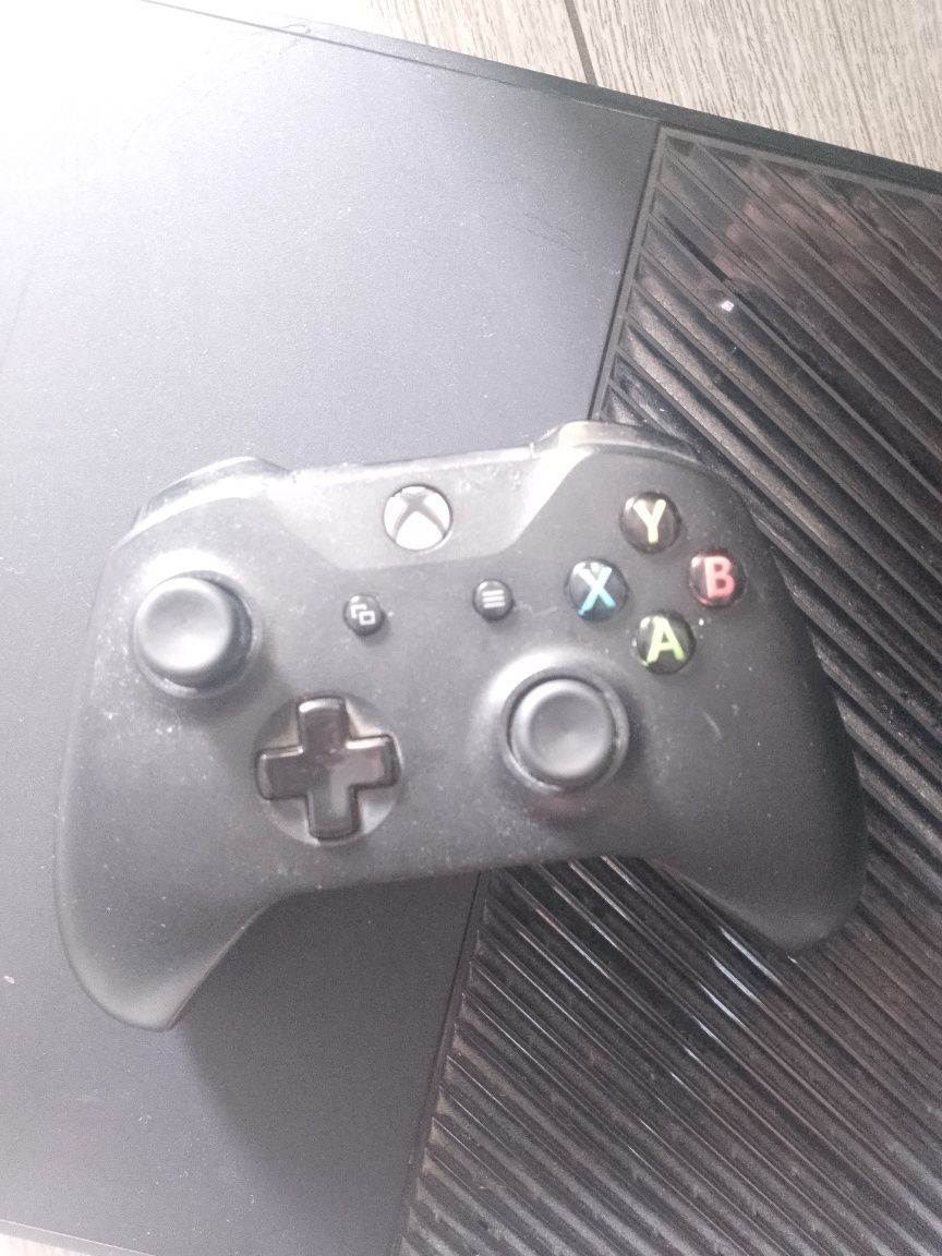 Продам xbox one  1tb
