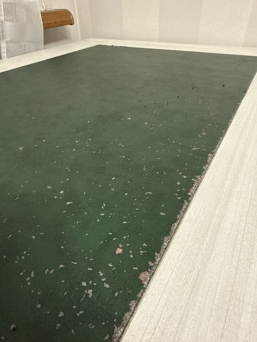 Письмовий стіл в гарному стані