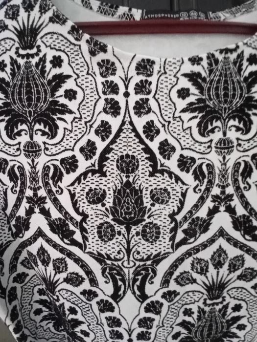 Sukienka elegancka czarno biała M