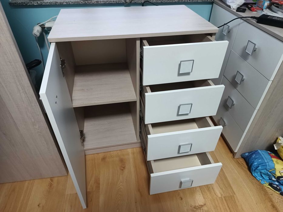 Sprzedam łóżko piętrowe wraz z komodą.