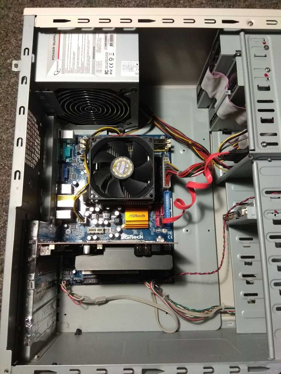 QuadCore Phenom X4 9550, 2200 MHz/4Gb/SSD128/GeForce 9500 GT 512mB/