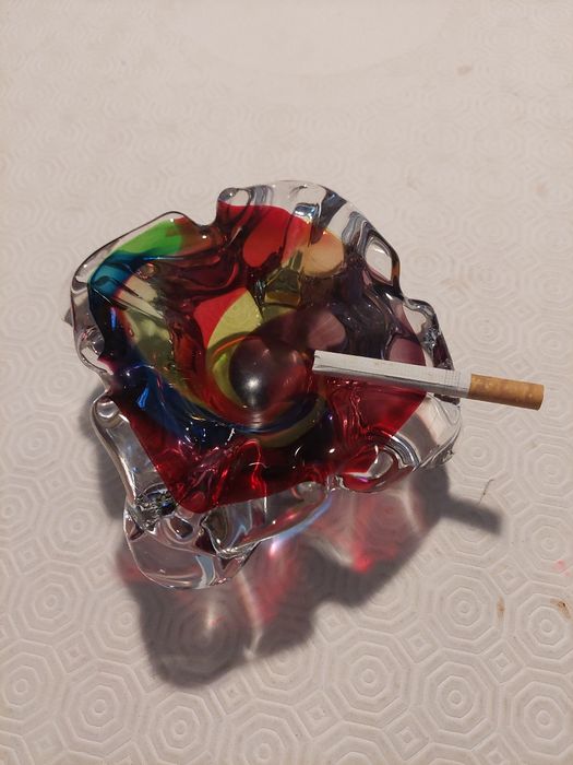 Cinzeiro antigo em vidro de várias cores