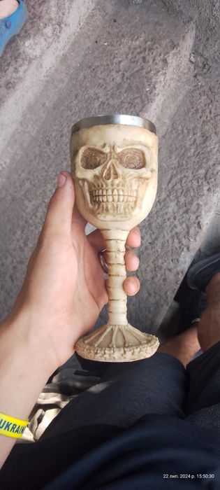 Стакан череп можливо комусь цікаво