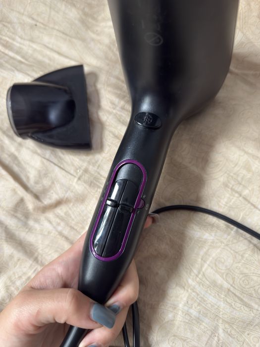 Фен philips чорний