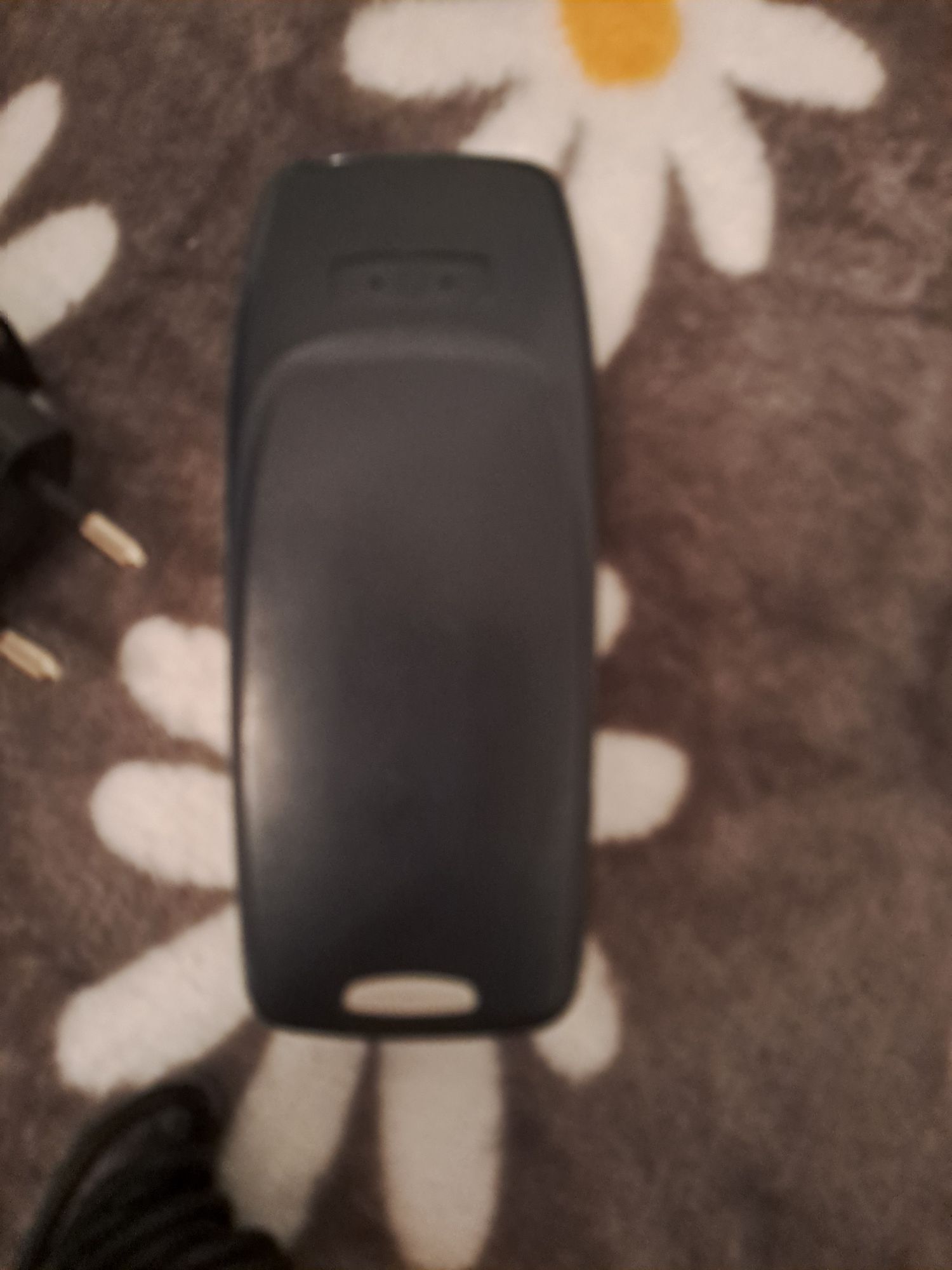 Kultowa Nokia 3310 z ładowarką