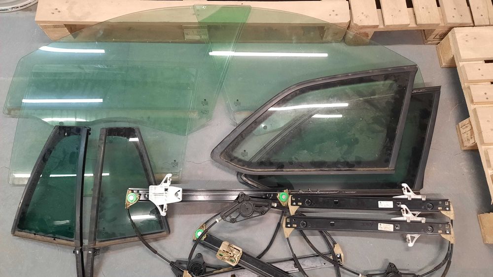 Стекло Шкло Шкода Октавия А7 водійське пасажирське  оригінал