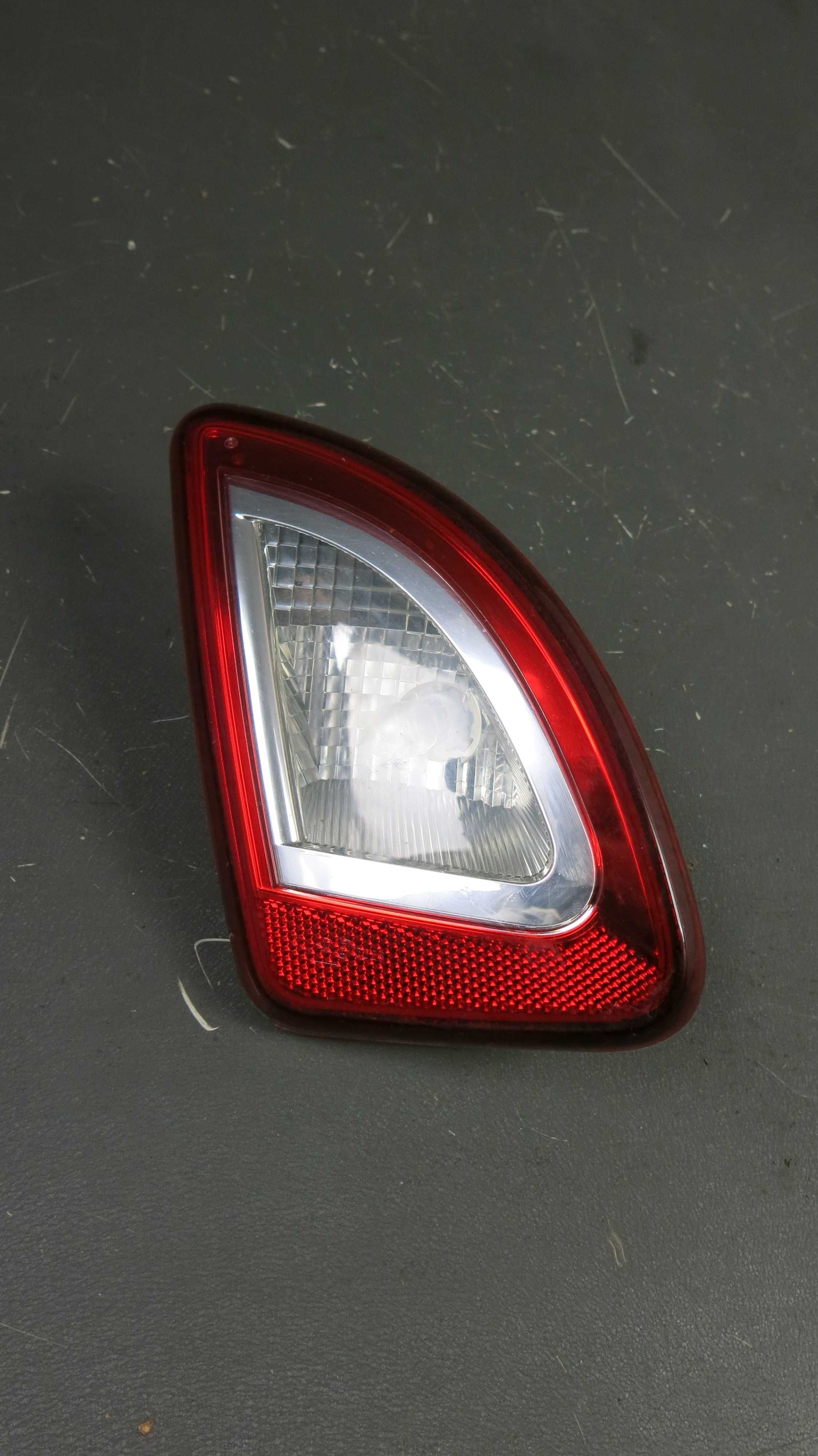 Renault Twingo II 2 Lift lampa tylna tył lewa EU w klapę bagażnika