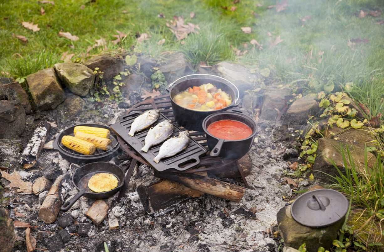 Naczynia Turystyczne do Ogniska Piekarnika Żeliwne Biwak Survival