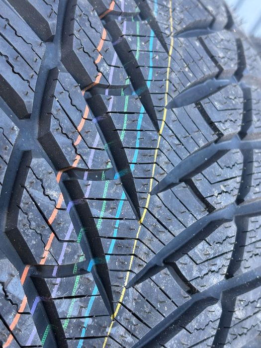 275/40/20 GOOD YEAR Ultra Grip+ SUV 4x4 102H XL