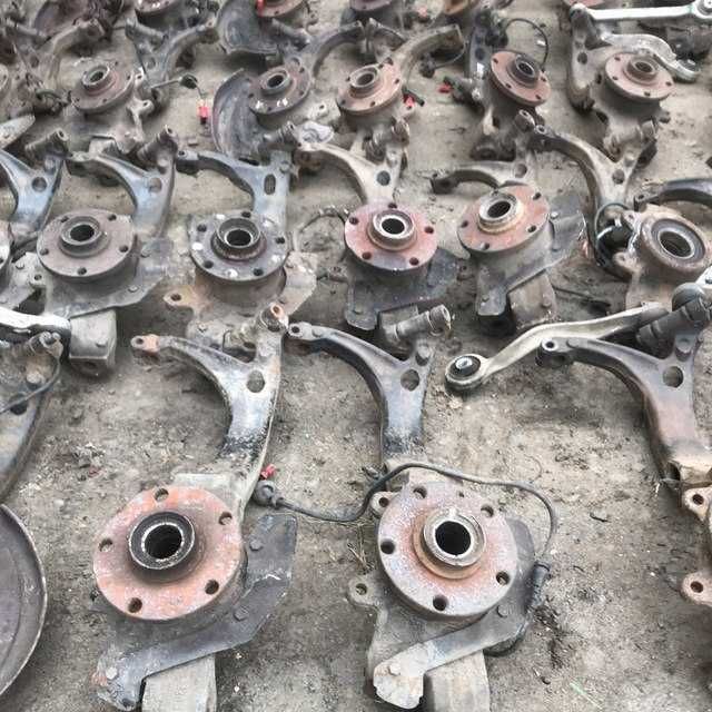 Цапфа поворотний кулак передньої підвіски Audi A6 C5