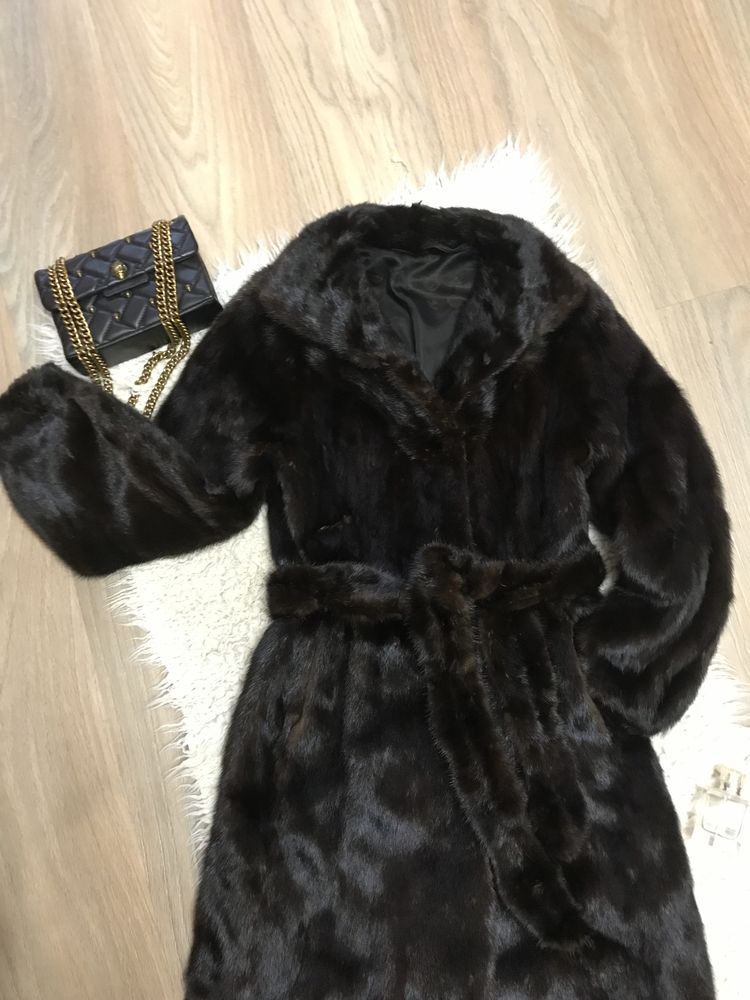 Очень срочно!Продам норковую шубу Saga mink, чёрный шоколад.