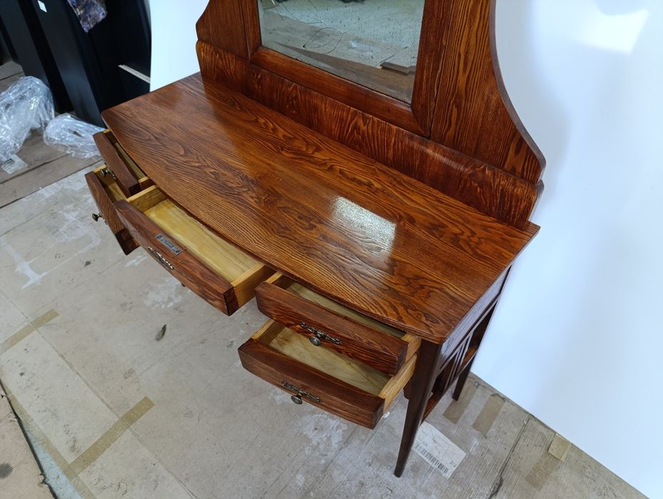 Odnowiona Zabytkowa toaletka z ruchomym lustrem