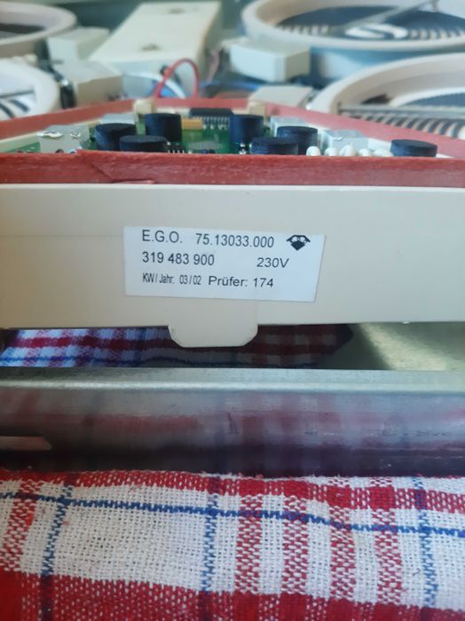 Електрична варильна поверхня AEG Electrolux 6400 K-mn Потребує ремонту