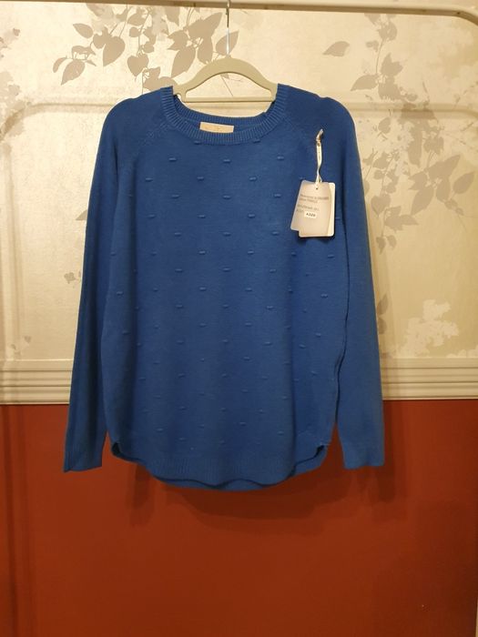 Niebieski cienki sweter