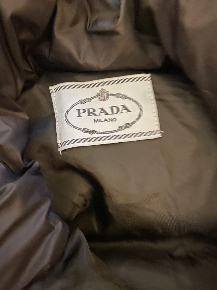 Пуховик prada одела раз