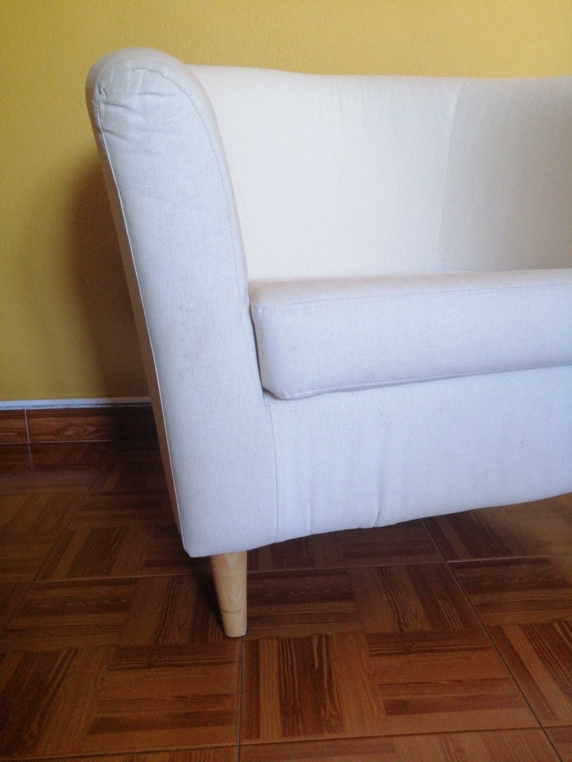 Cadeirão beje ikea