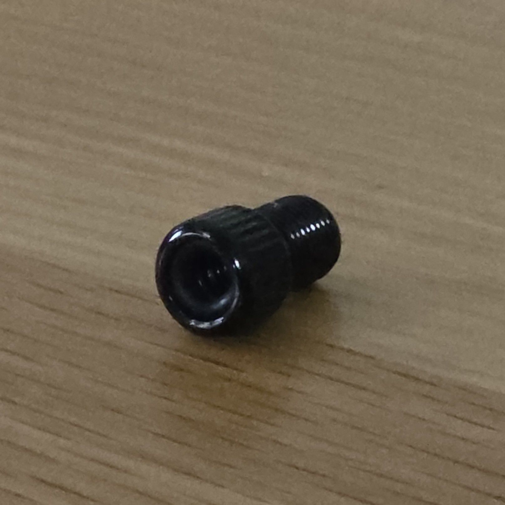 Przejściówka adapter do pompki z presta na samochodowy czyli schrader