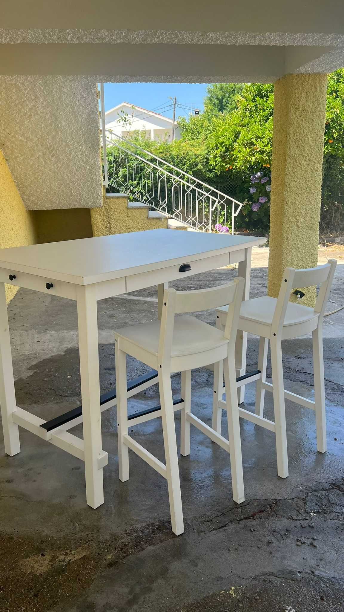 Mesa alta com 2 bancos, IKEA branca, NORDVIKEN