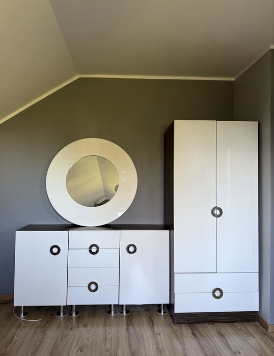 Komplet mebli do sypialni szafa komoda biurko półka lustro szafka