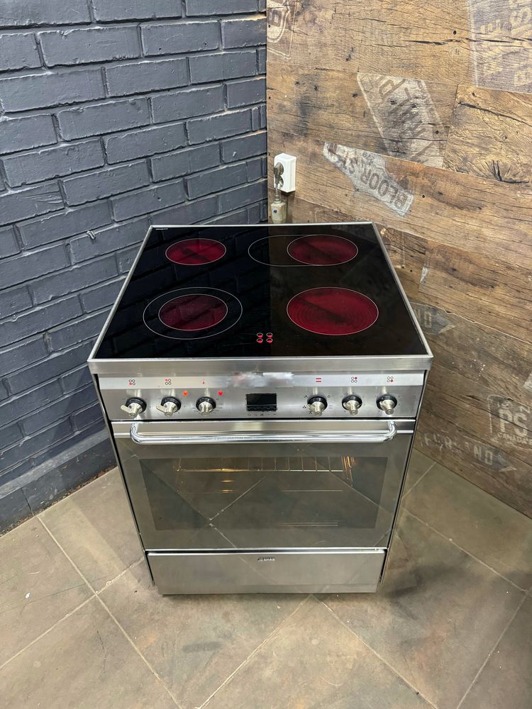 Продам Електро плиту склокераміку SMEG CE64MFX.є доставка по Києву