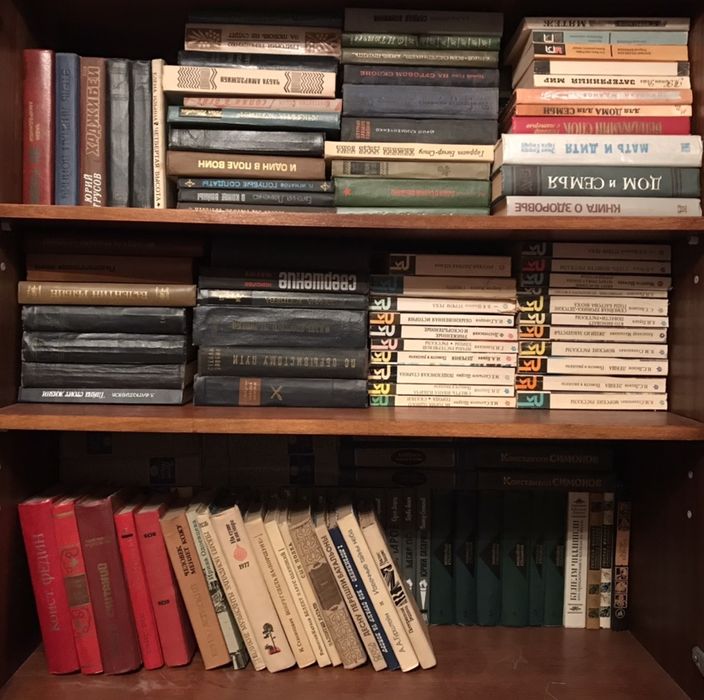 КНИГИ 856 шт.+ полиці зі склом 6 шт.