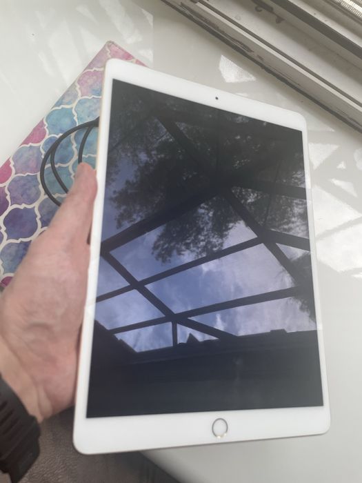 Планшет Apple Ipad Pro 10,5 lte ios 14 BH 100%