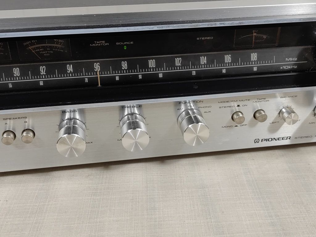 Pioneer SX-590 Analogowy amplituner FM stereo vintage