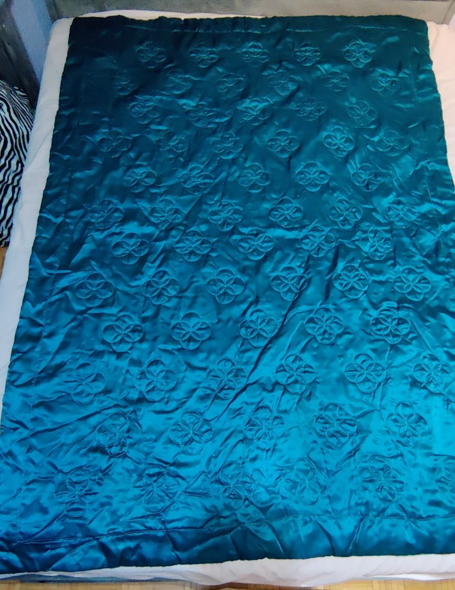 Narzuta dwustronna niebieska błękitna kołdra 1,35 x 1,95 m duży koc