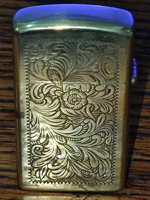 Isqueiro vintage Zippo VII latão maciço pergaminho veneziano