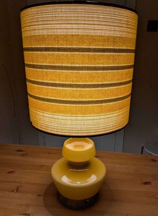 Antyczna lampa stołowa