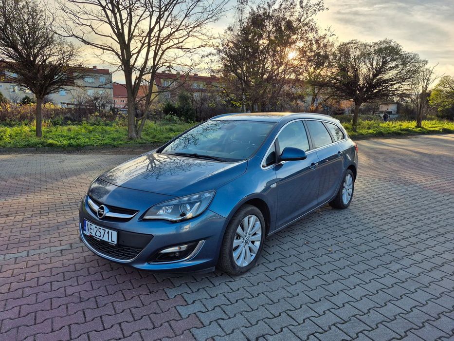 Opel Astra Opel Astra J Sports Tourer 1.4T 140KM • 2016