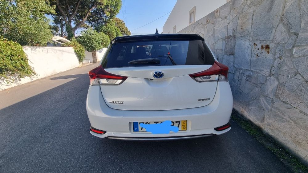 Toyota auris hybrid square collection