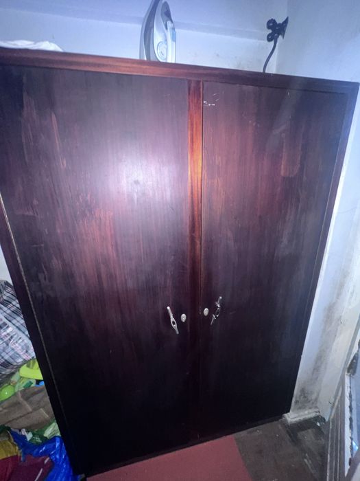 Guarda fatos ou guarda roupa em muito bom estado ele e bem estimado