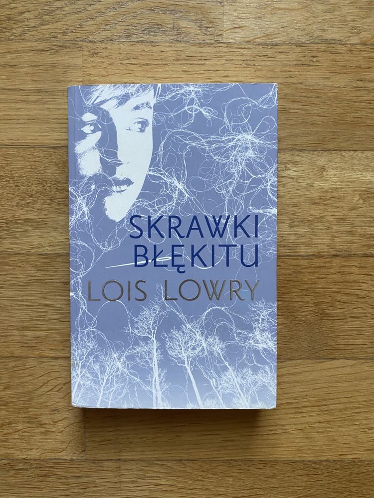 Skrawki błękitu - Lois Lowry