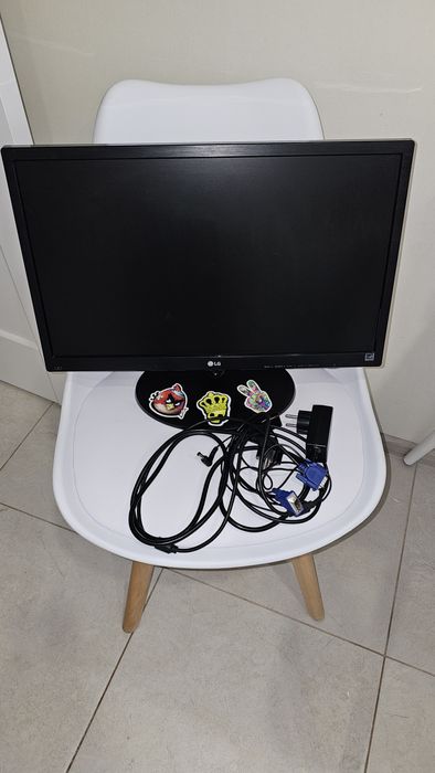 Монітор LG 22M38A-B.
21,5 дюйми, 1920х1080, 60 Гц, VGA D-SUB + перехід