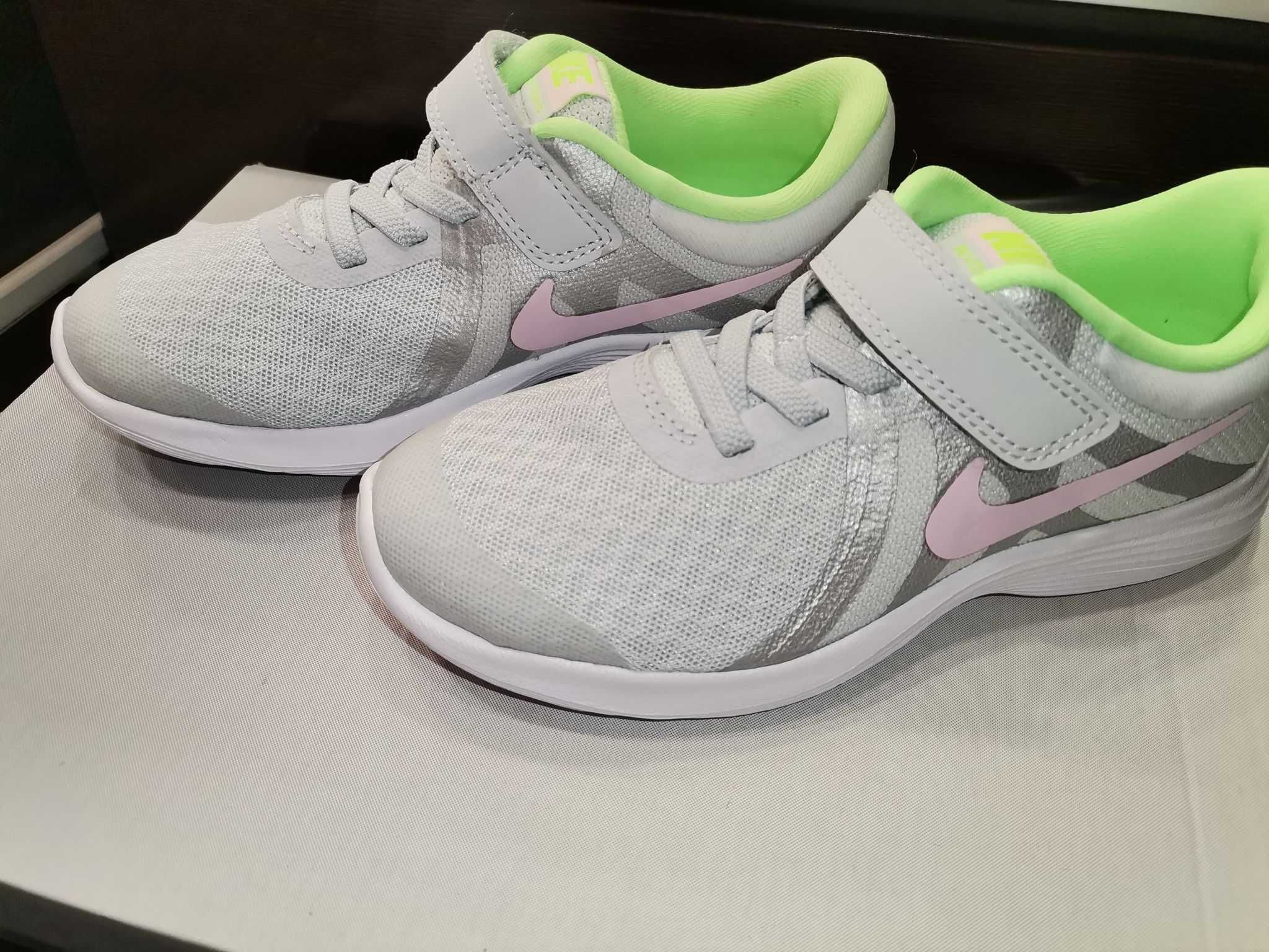 Buty dziecięce Nike rozmiar 30