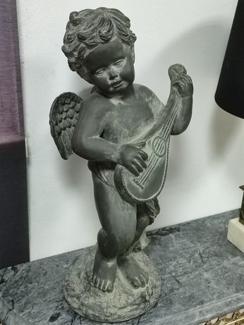 Estátua de anjo em ceramica