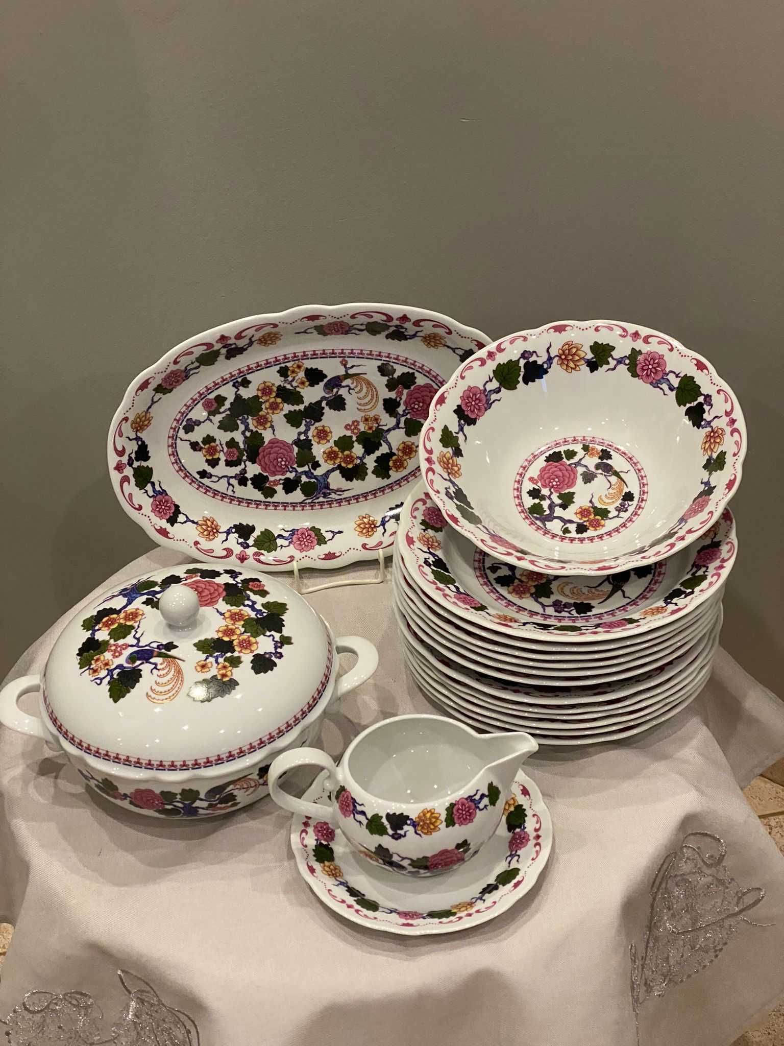 Serwis obiadowy z piękną malaturą, porcelana Kahla Germany.